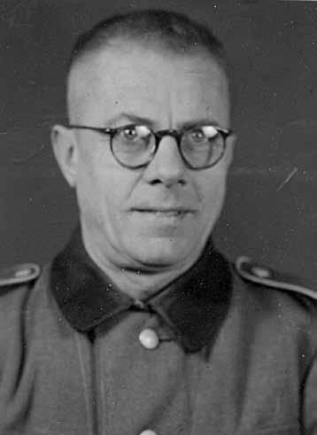 7 Die Kommunistische Partei Opposition Walther Lüders, aufgenommen im KZ Neuengamme anlässlich seiner Zwangseingliederung in die SS-Sonderformation Dirlewanger, 1944.