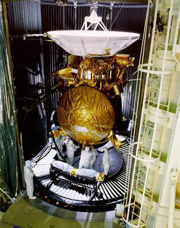 Raumsonde Cassini/Huygens Orbiter (= Cassini) wird Saturn ab 1.7.2004 (Erreichen der Saturn-Umlaufbahn) umkreisen (Missionsende: 1.7.2008).