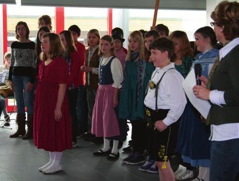 2010 Als musikalischer Abschluss der Veranstaltung trug der Schönwerth-Chor Schnodahüpferln, Abzählreime und ein Rockenlied aus dem umfangreichen Nachlass von Franz-Xaver von Schönwerth vor.