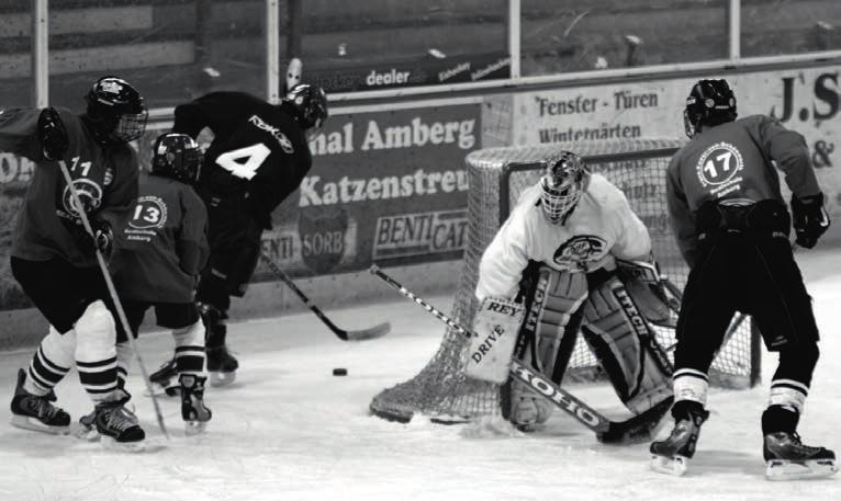 Im Rahmen des Schönwerthjahres organisierte die Schönwerth Realschule in Zusammenarbeit mit dem EC 2000 ein Eishockey-Turnier im Eisstadion Amberg.