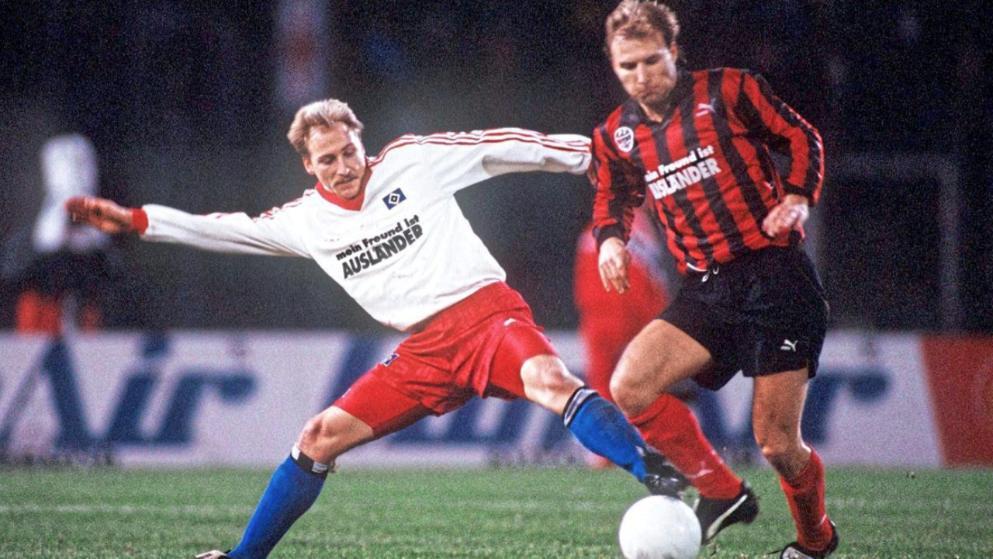 Roth sah nur einmal Rot Eine Spielszene aus der Saison 92/93. Roth (r.) im Duell mit dem Hamburger Michael SpiesFoto: Bongarts/Getty Images Dietmar Roth wurde am 16.