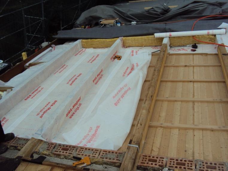 Beispiele von sanierten Bauteilen Dach, Varianten Schrägdach- Dämmungen Sanierung von aussen Zwischensparrendämmung Unterdach mit Wärmedämmeigenschaften