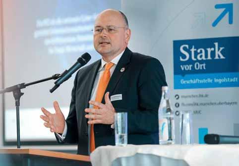 TITELTHEMA l IT-SICHERHEIT Risiken nicht unterschätzen Arne Schönbohm, Präsident des Bundesamts für Sicherheit in der Informationstechnik (BSI) aufgebaut.