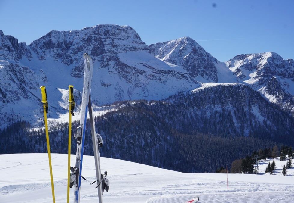 Skiurlaub in Falcade 8 Tage AT Stammhaus direkt an der Skipiste Unterkunft direkt an der Piste Skirundtour Sellaronda Dolomiten eine traumhafte Kulisse Deutschsprachiger Guide Umringt von den