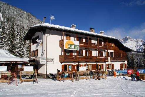 Hotel Albergo Dolomiti Die Unterkunft liegt oberhalb vom Ort Falcade auf ca. 1500 Höhemeter.