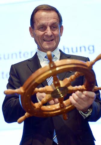 dosb Großer Rückhalt Der Allgäuer Alfons Hörmann wurde bei der 9. Mitgliederversammlung in Wiesbaden zum neuen Präsidenten des Deutschen Olympischen Sportbundes gewählt.