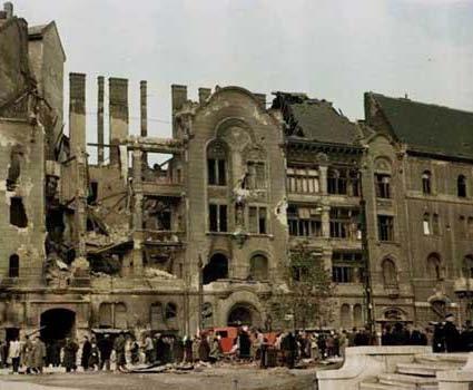 5 Niederschlagung des Aufstandes Am 4. November 1956 griffen sowjetische Panzer Budapest an.
