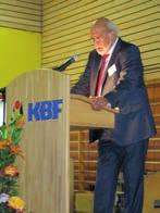 betrat Geschäftsführer Thomas Seyfarth die Bühne, bedankte sich bei allen von Herzen und verabschiedete sich nach 40 Jahren KBF-Zeit von seinen ca. 1.500 MitarbeiterInnen.