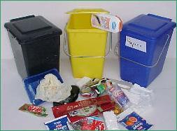 Viele Schulmaterialien sind umweltbelastend, haben eine kurze Lebensdauer und landen schnell auf dem Müll.