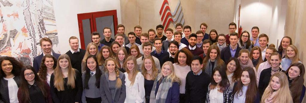Aus der Arbeit des DAV Aus- und Fortbildung Studierende besuchen den DAV in Berlin Rund 60 Studierende der Ludwig-Maximilians-Universität München haben ihre Studienfahrt nach Berlin genutzt, um auch