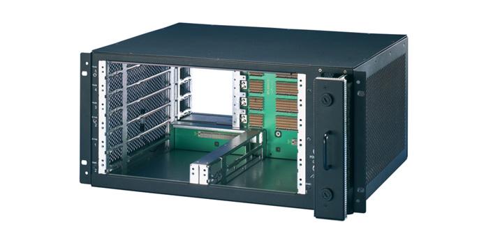 Einbau in ETSI-, 19"- oder 23"-Schränke Kühlung bis zu 400 W pro Board AdvancedTCA-Systeme 2.