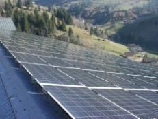 Energieträger: Sonne Möglicher Deckungsgrad Stand der Technik Passiv (Fenster) für Heizung Jahresbedarfes 30 50% Zukunft 50 70% Minergie-P Vor- / Nachteile Überhitzung/ Beschattung Sonnenkollektoren