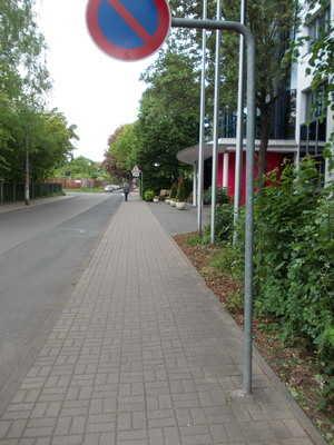 Entfernung zum barrierefreien Eingang: 50 m Breite eines Stellplatzes: 500 cm Länge eines Stellplatzes: 500 cm