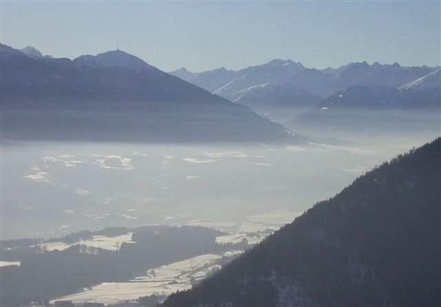 Sensibilität von Alpentälern Inversionen Alpentäler weisen schlechte Luftausbreitungsbedingungen auf Bei Inversionswetterlagen bilden sich Kaltluftseen oberhalb der Kaltluftseen liegen