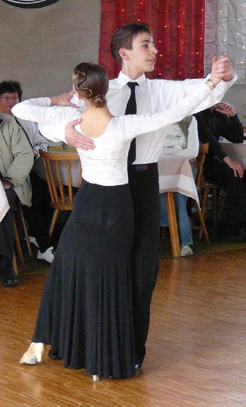 ERFOLGREICHE TANZJUGEND Tanzen ist nicht nur für ältere Semester ein äußerst beliebter Sport.