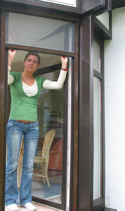 Flexibel: Rollo Horizontal- und Vertikalrollo Das Rollo aus dem GroJa-Insektenschutzprogramm ist für den nachträglichen Einbau in Türen und Fenstern vorgesehen.