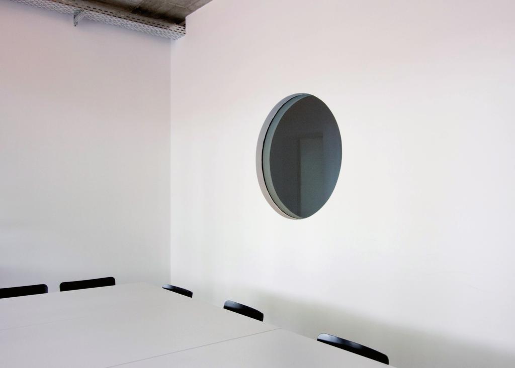 Lila Raum 18 m² Videobeamer (Decke), Tafel, Overheadprojektor,