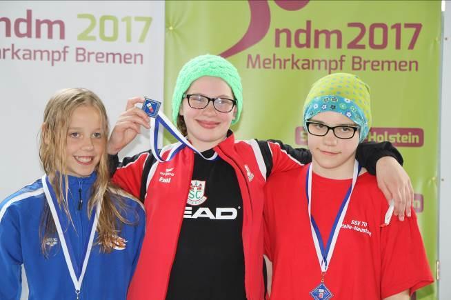 Gewinnerin des Jugendmehrkampfs bei den Norddeutschen Meisterschaften wurde Laura Feldvoss (SC Magdeburg Mitte), vor Nele Prätorius (Swim-Team Stadtwerke Elmshorn links) und Pauline Fleck (SSV 70