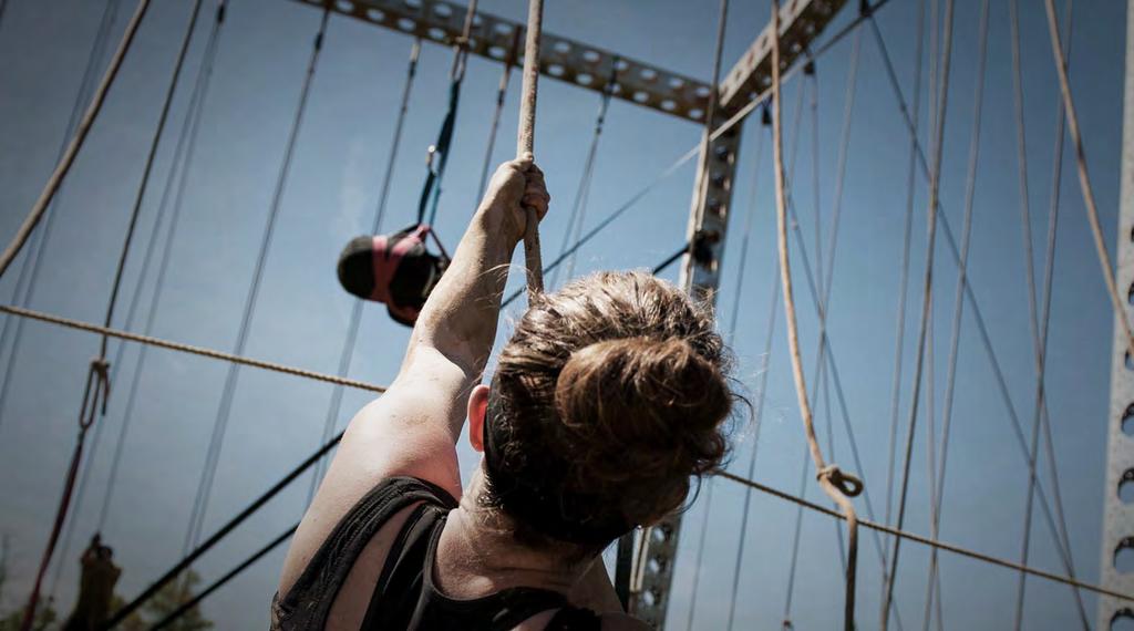 HERCULES HOIST Um den Hercules Hoist erfolgreich zu überwinden musst Du Wirf ein Handtuch über deine Klimmzugstange und mache Klimmzüge mit dem Handtuch. Stärke deine Rumpfmuskulatur.