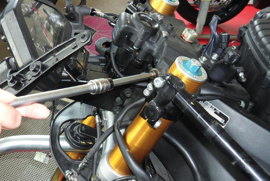 Ensure that the motorcycle is securely supported and that there is no load on the front fork. 1.
