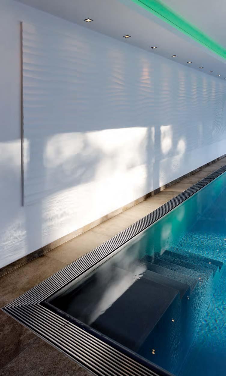INSPIRATION* Wenn Sie eine moderne und lichtdurchflutete Schwimmhalle in Ihrem Haus errichten möchten, dann finden Sie hier perfekte Ideen für Ihr Vorhaben: Moderne Schwimmhallen sollten durch