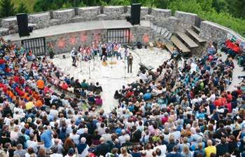 Veranstaltung teil. Auch der VS-Chor Schönweg nahm beim Landesjugendsingen in Klagenfurt teil und erhielt das Prädikat AUSGEZEICHNET.