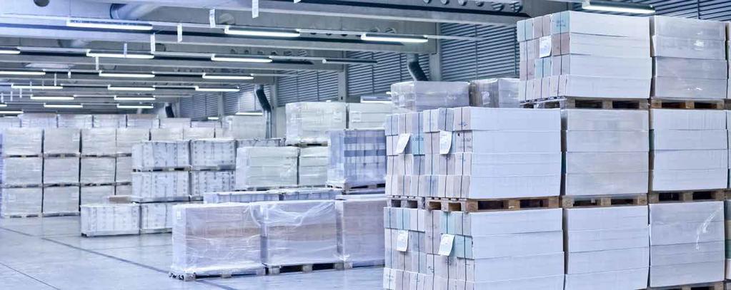 7 LAGERLOGISTIK warehouse logistics Unser geschultes Fachpersonal sorgt für einen sicheren und reibungslosen Umgang mit Ihren Gütern.