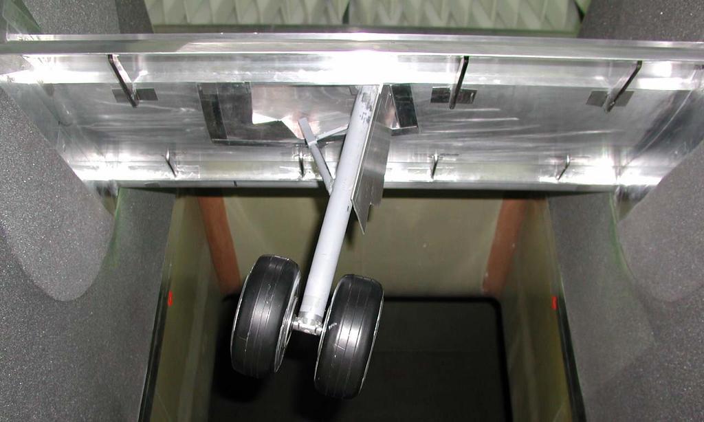 Fahrwerkssimulator Hinterkante der Landeklappe Hauptelement Vorflügel Fahrwerksschacht Fahrwerkssimulator (hier mit zusätzlich