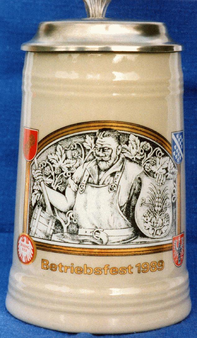 auf weißem Feld um 4 Wappen: Alte Binding Brauerei 902 462 0.09.