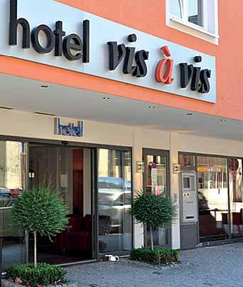 Hotels Hotel vis á vis HHH PLAN c 14 Hbf 0,1 Bus 0,0 See 0,1 km Hotel vis à vis Bahnhofsplatz 4 6 88131 Lindau Telefon +49 8382 3965 Telefax +49 8382 21321 hotel@visavis-lindau.