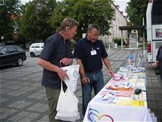 Foto:Margrit Blume Auch in Sömmerda fand der VdK Infobus mit seinem Stand großes Interesse der Bürgerinnen und Bürger.