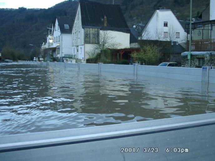 Briedel/Mosel Hochwasserschutz Briedel Mosel Überschwemmung der Ortslage Briedel auch bei kleineren Hochwässern Briedel a. d. Mosel, VG Zell Cochem - Zell StAWA Koblenz Ing.
