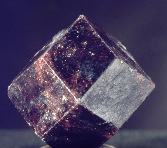 Diamant Brillant Der Rhomben-Dodekaeder (= Rhomben- Zwölfflächner) ist von 12 gleichen rhombischen
