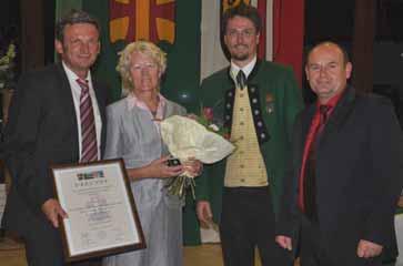 Der Ehrenring ist eine der höchsten Auszeichnungen der Gemeinde, die nur an Personen, die sich um die Gemeinde Krenglbach im allgemeinen verdient gemacht haben bzw.