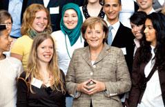 Migrantenverbände Deutschlands den ersten nationalen Integrationsplan erarbeitet.