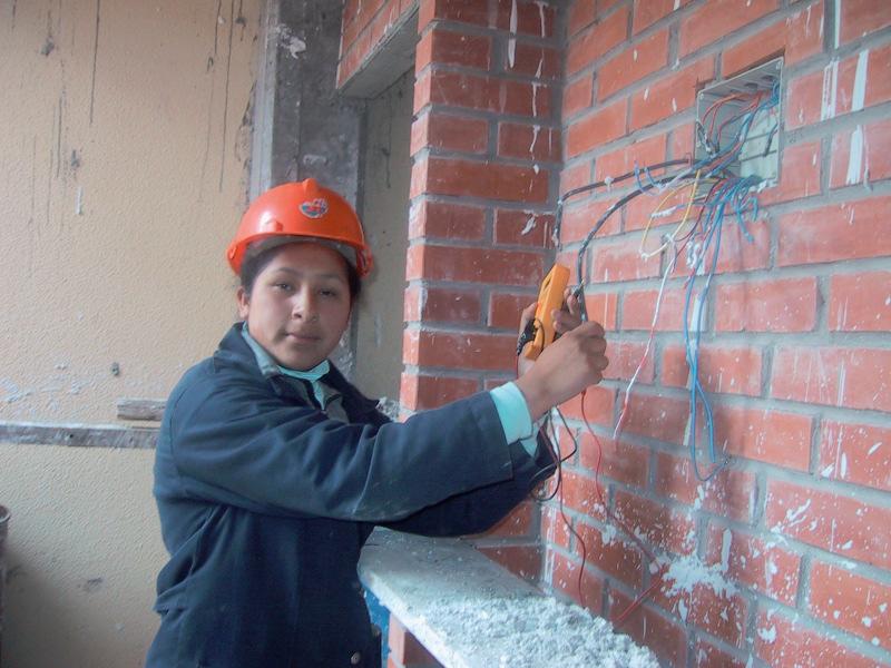 Herzlichen Dank für Spenden Projekt: Lehrlingsausbildung im Haus der Zukunft in El Alto / Bolivien Heute, 1.