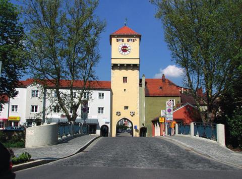 Über die verschiedenen Verkehrswege ist Kelheim bestens mit dem dynamischen Wirtschafts- und Tourismusraum der vier großen Städte Regensburg, Ingolstadt, Nürnberg und München verbunden.