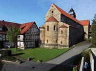 1860 wurde das Franziskanerkloster Hülfensberg gegründet und ist heute noch fünf Mönchen Wohnstätte. Einer von ihnen wird Sie durch das Kloster führen.