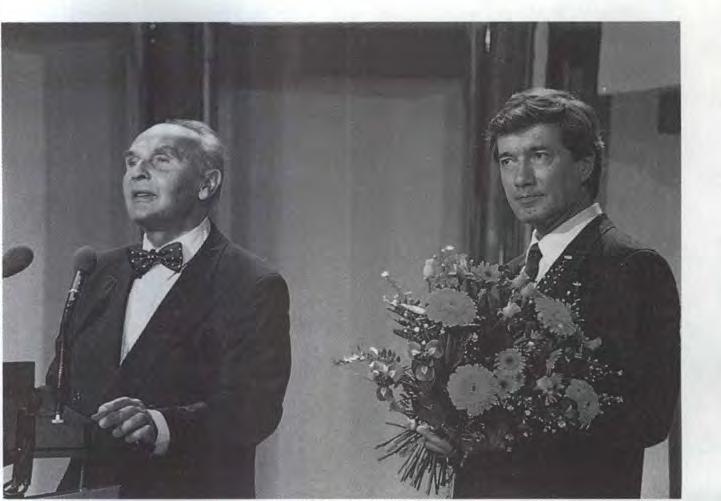 Der Bayerische Fernsehpreis 1991: Willy Purucker (links) erhielt ihn