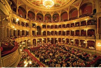 XX Special Kolumne ][ Musik rechte Seite XX ][ Kolumne plain Special Weltmetropole im Reich der Musik Budapest ist das Zentrum des regen Theater- und Musiklebens in Ungarn.