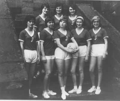 148 Stand in der damaligen Zeit die Damenmannschaft im Schatten des Herrenvolleyballs, so sind heute die Volleyballerinnen das Aushängeschild der TSG-Volleyballabteilung.