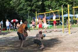 Neben vielen gemeinsamen internen Veranstaltungen wie dem Weihnachtsturnier oder dem Quattro- Beach-Turnier präsentieren sich die Volleyballer auch auf