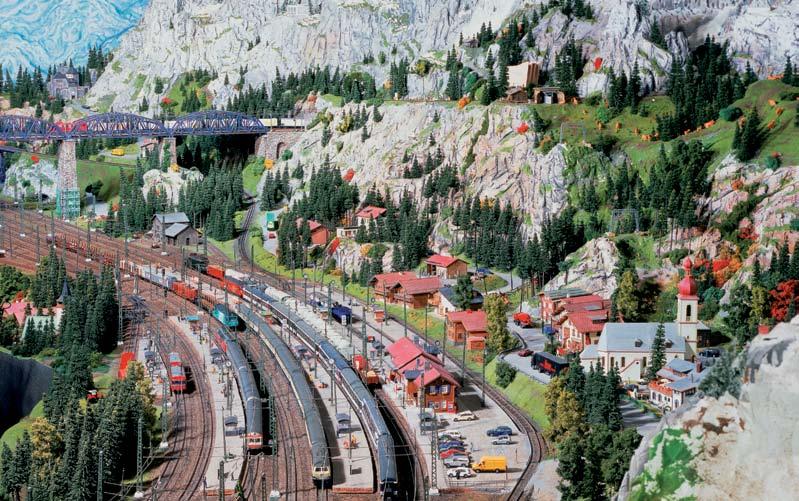 300 m 2 erstreckt sich das Miniatur Wunderland von Skandinavien bis in die USA, von Hamburg bis in die Schweiz.