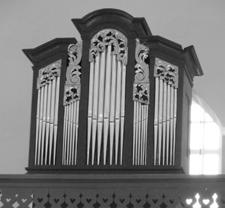 Orgelbauer unter Lebensgefahr Die kleine Dangl-Orgel aus Ersig musste abgebaut und nach Neuarad gebracht werden, wo eine zeitlang somit zwei Orgeln standen.