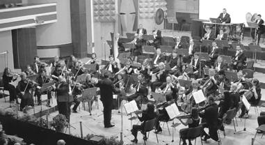 32 KONZERTE Reineckes Flötenkonzert im Eröffnungskonzert des 38. Internationalen Festivals Musikalisches Temeswar Am 12. April 2013 fand in Temeswar (Timişoara) das Eröffnungskonzert des 38.