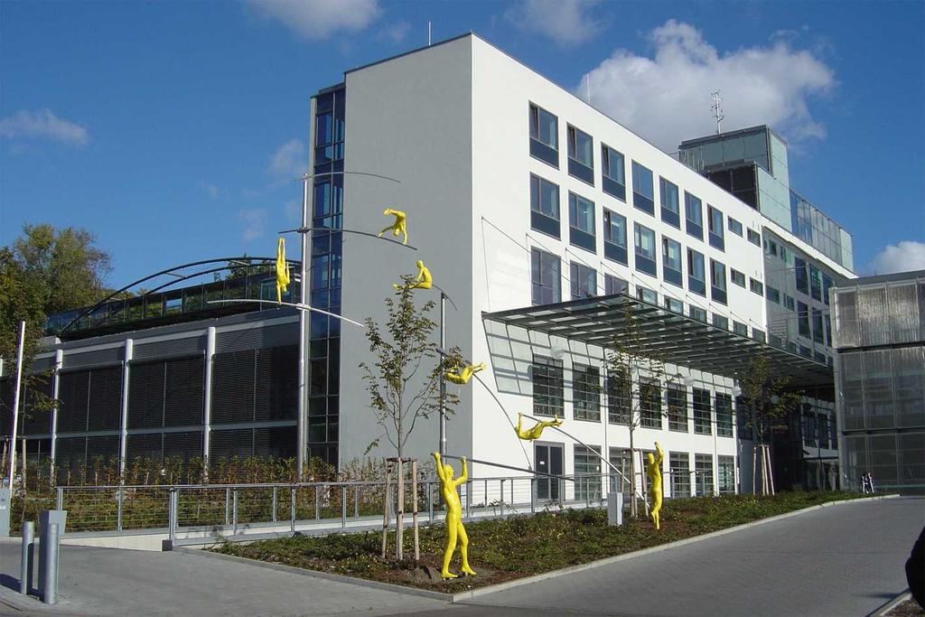 Vorwort Das Städtische Klinikum Brandenburg gehört als Krankenhaus der Schwerpunktversorgung zu den leistungsstärksten und modernsten Krankenhäusern im Land Brandenburg.