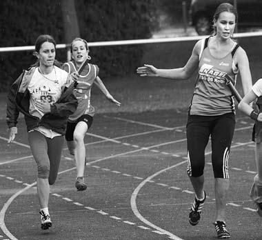 Bei den Damen konnte Jentina Ferstl vom Lauftreff Wendelstein den Ortsmeistertitel vor Nicole Walenta (TSV Katzwang) und Katrin Bechler holen.