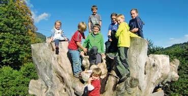 Wandern in der Region // Gebirgstouren // Wintersport Familiengruppe Magische Berggeister Wir begreifen uns als ein soziales Erlebnis- und Lernfeld für Erwachsene und Kinder und bieten die