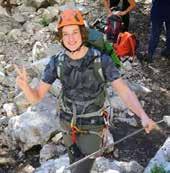 Durch das Geocaching vor einigen Jahren zum Klettern und zum Alpenverein gekommen und entdeckt, dass Klettern als Sport ein guter Ausgleich zu meinem Berufsleben ist.
