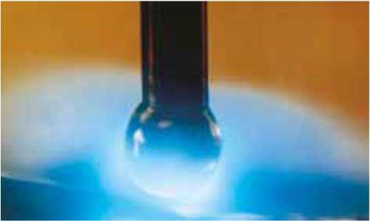 Einstellknopf für Spannung / Lichtbogenlänge (Volt) Einfluss der Lichtbogenspannung (U) auf den Einbrand und die Nahtform Der Lichtbogen Die am Pluspol einer Gleichstromquelle angeschlossene